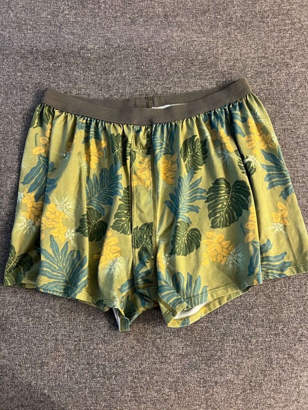 Men’s Patagonia boxers size L — leaf pattern